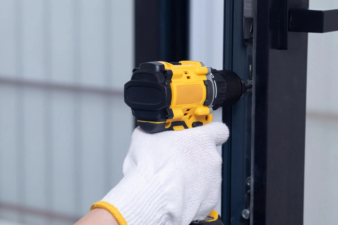 Remise en service d'une serrure de porte d'entrée dans l'agglo melunaise